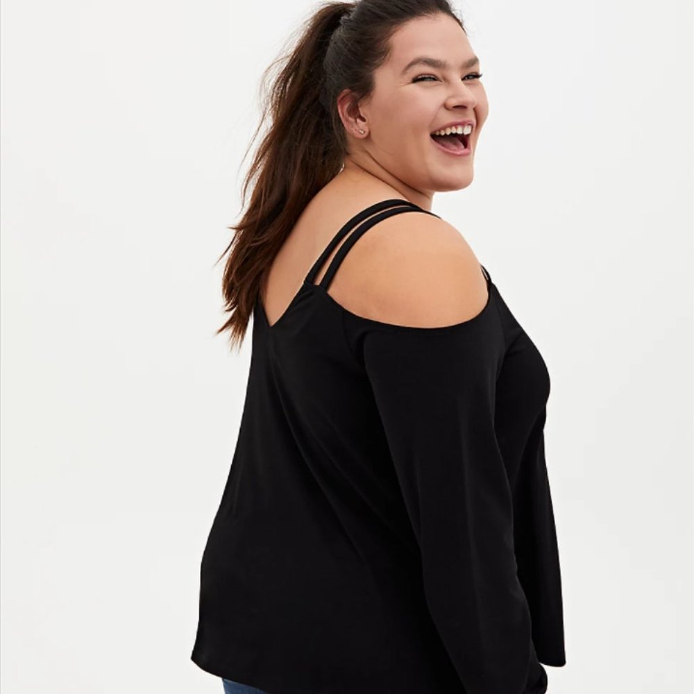 TORRID BLACK CREPE BALLOON SLEEVE COLD SHOULDER BLOUSE - Picture 2 of 7